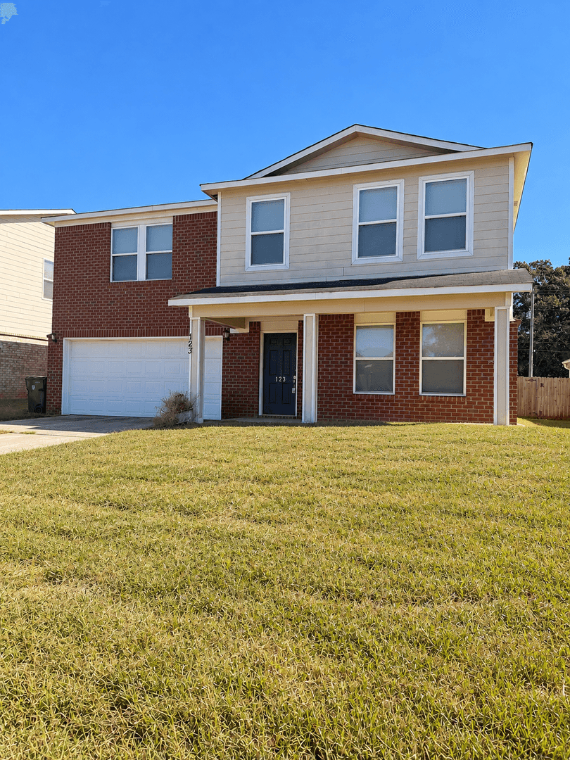 Madison House: 123 Forestbrook Drive