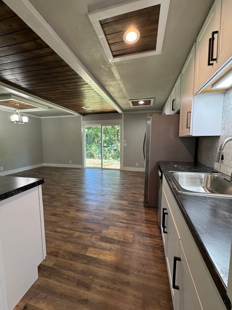 Huntsville House: 3306 E Tucker Drive