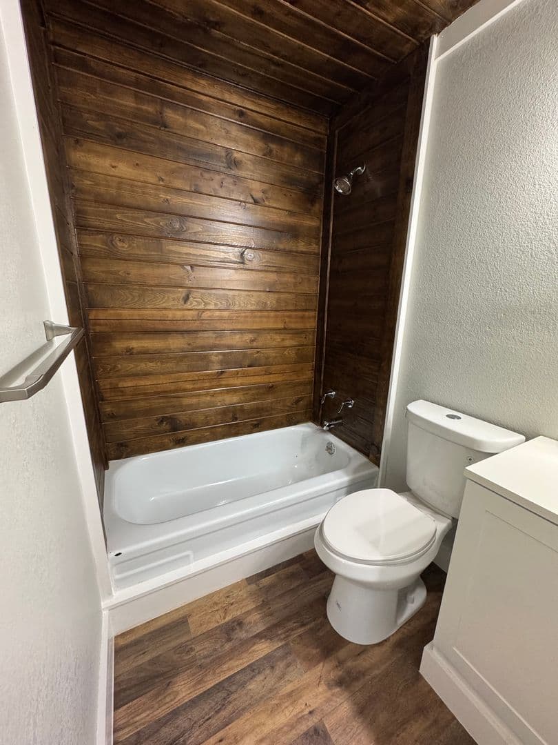Huntsville House: 3306 E Tucker Drive