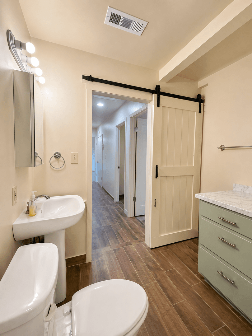 Huntsville House: 113 Whitney Avenue