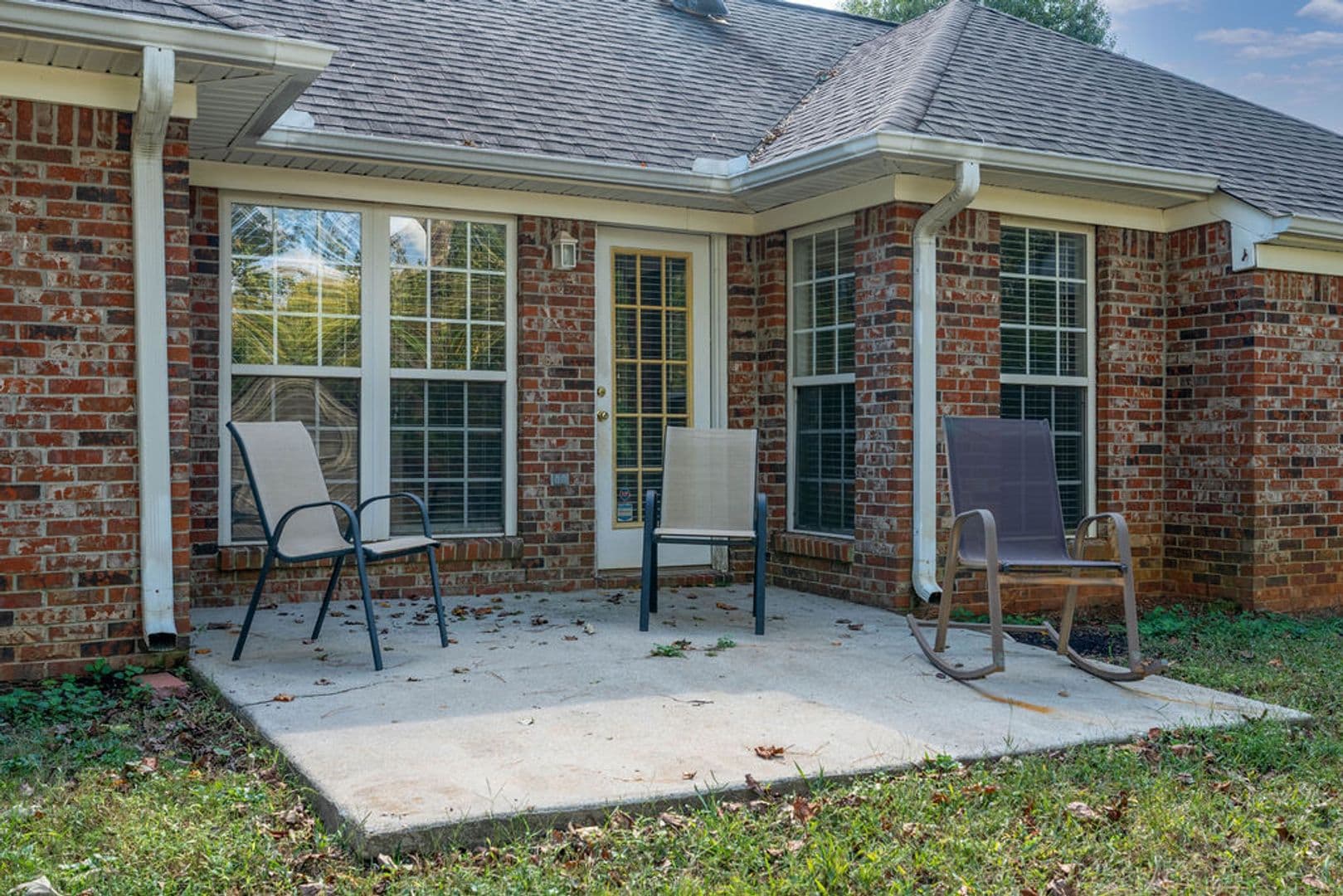 Madison House: 185 Raspberry Way