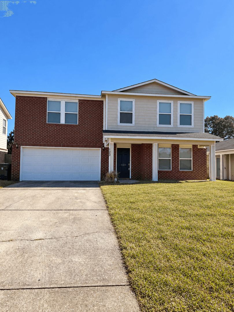 Madison House: 123 Forestbrook Drive