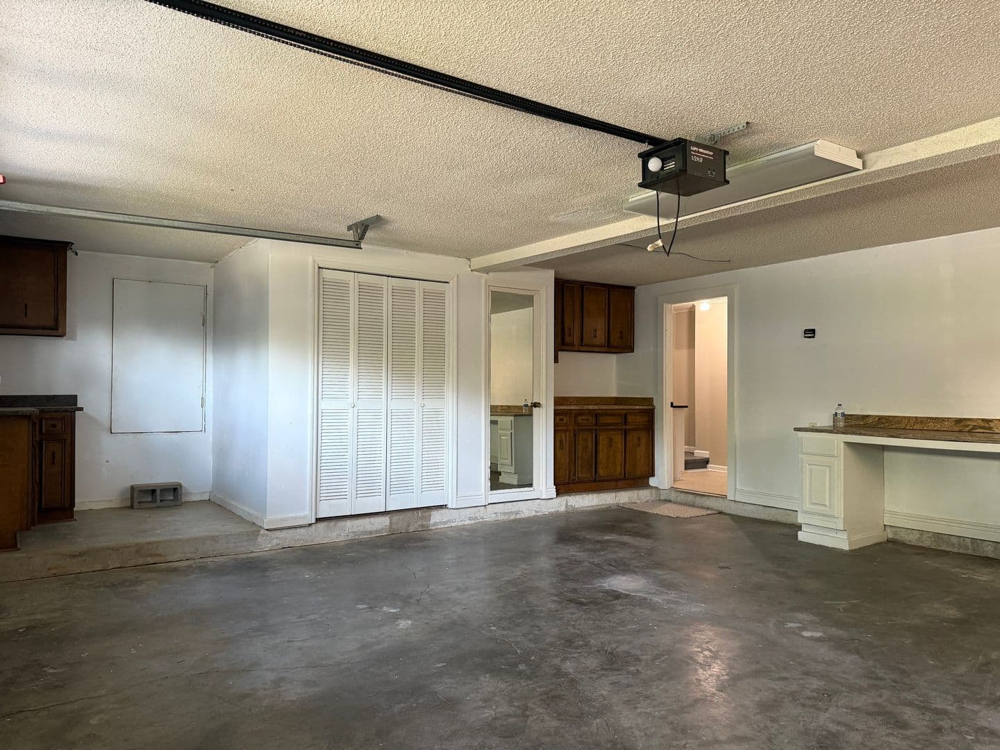 Little Rock House: 5 Flourite Cove