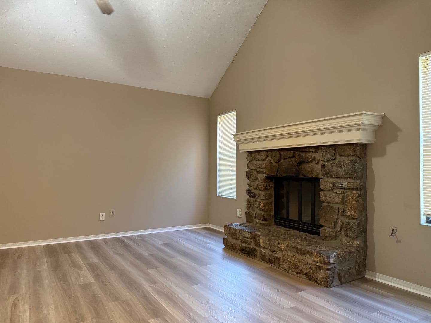 Maumelle House: 127 Rolling Oaks DR