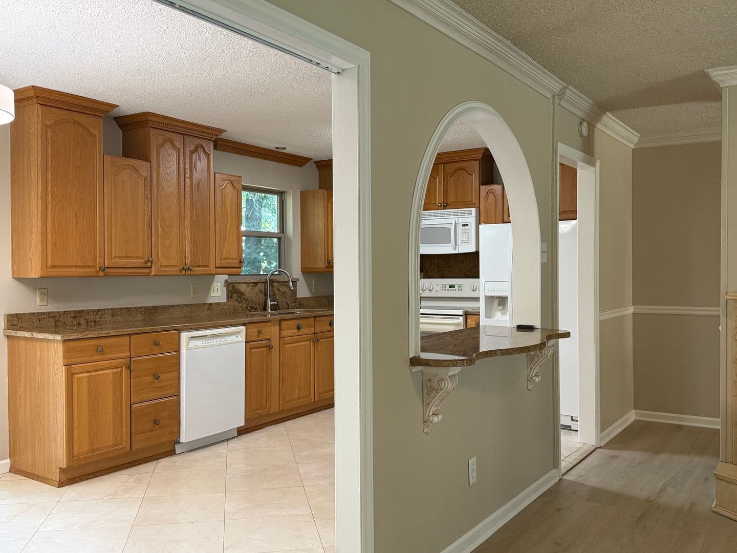 Little Rock House: 5 Flourite Cove