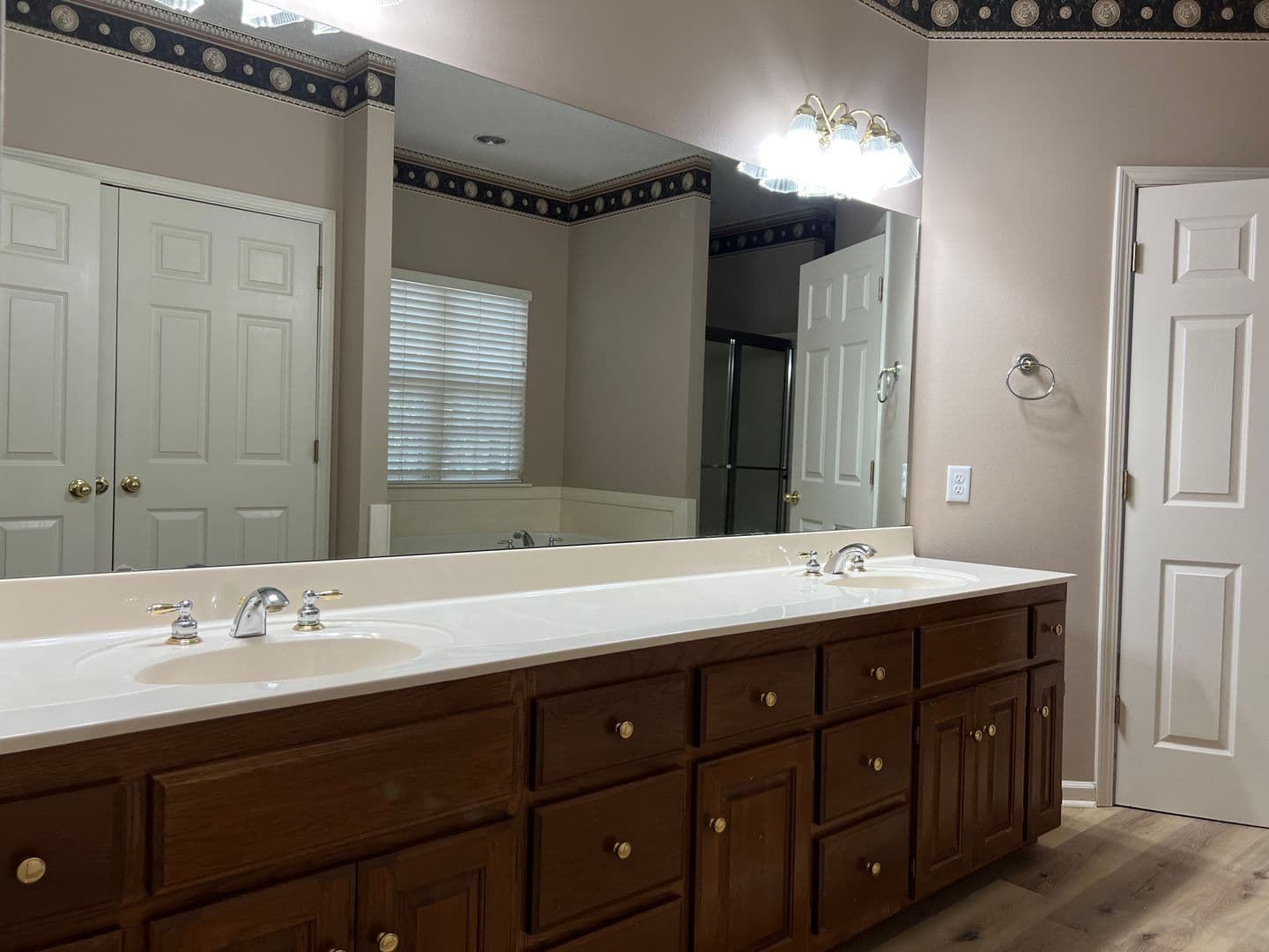 Benton House: 2406 Oakbrook Cove