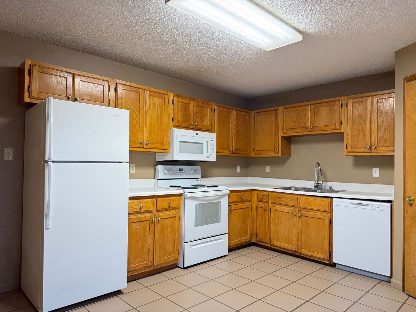 Maumelle House: 20 Edgehill Cove