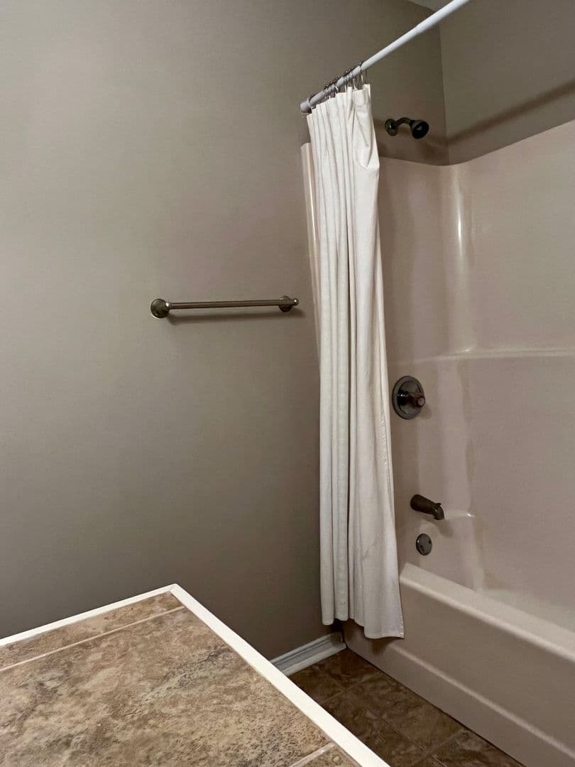 Maumelle House: 127 Rolling Oaks DR