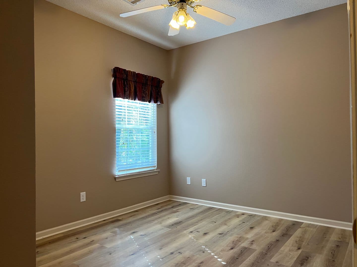 Benton House: 2406 Oakbrook Cove
