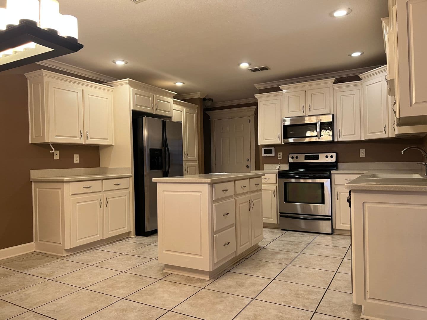 Cabot House: 74 Lakeland Dr.