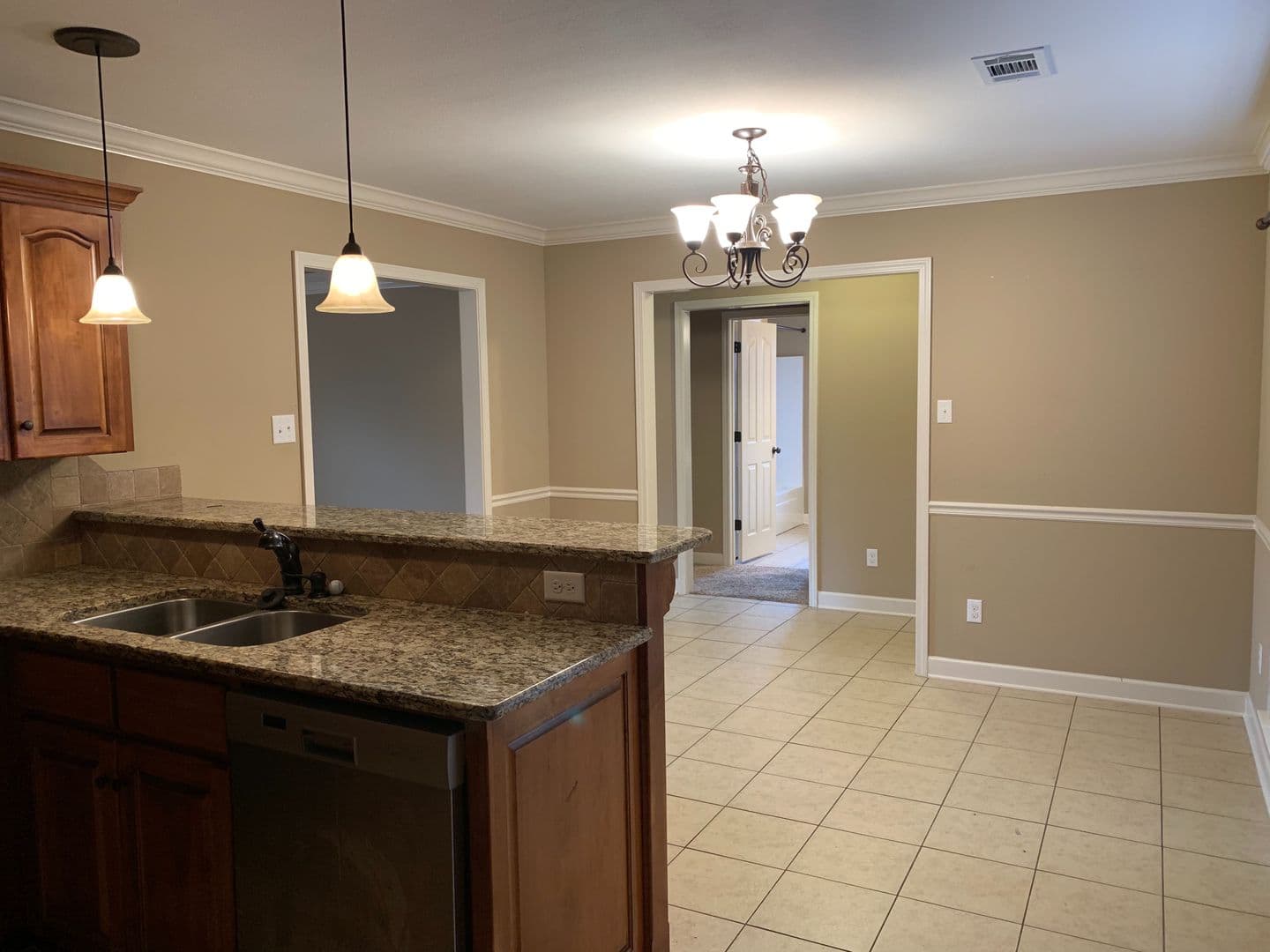 Jacksonville House: 1001 Mesquite Trl