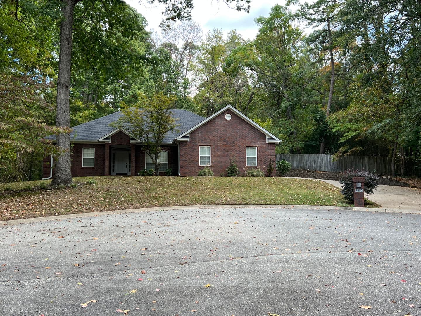 Benton House: 2406 Oakbrook Cove
