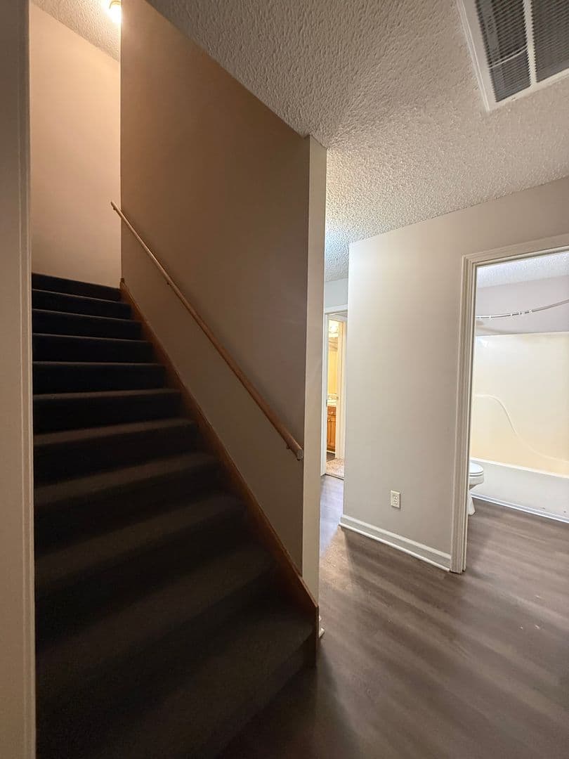 Maumelle House: 20 Edgehill Cove
