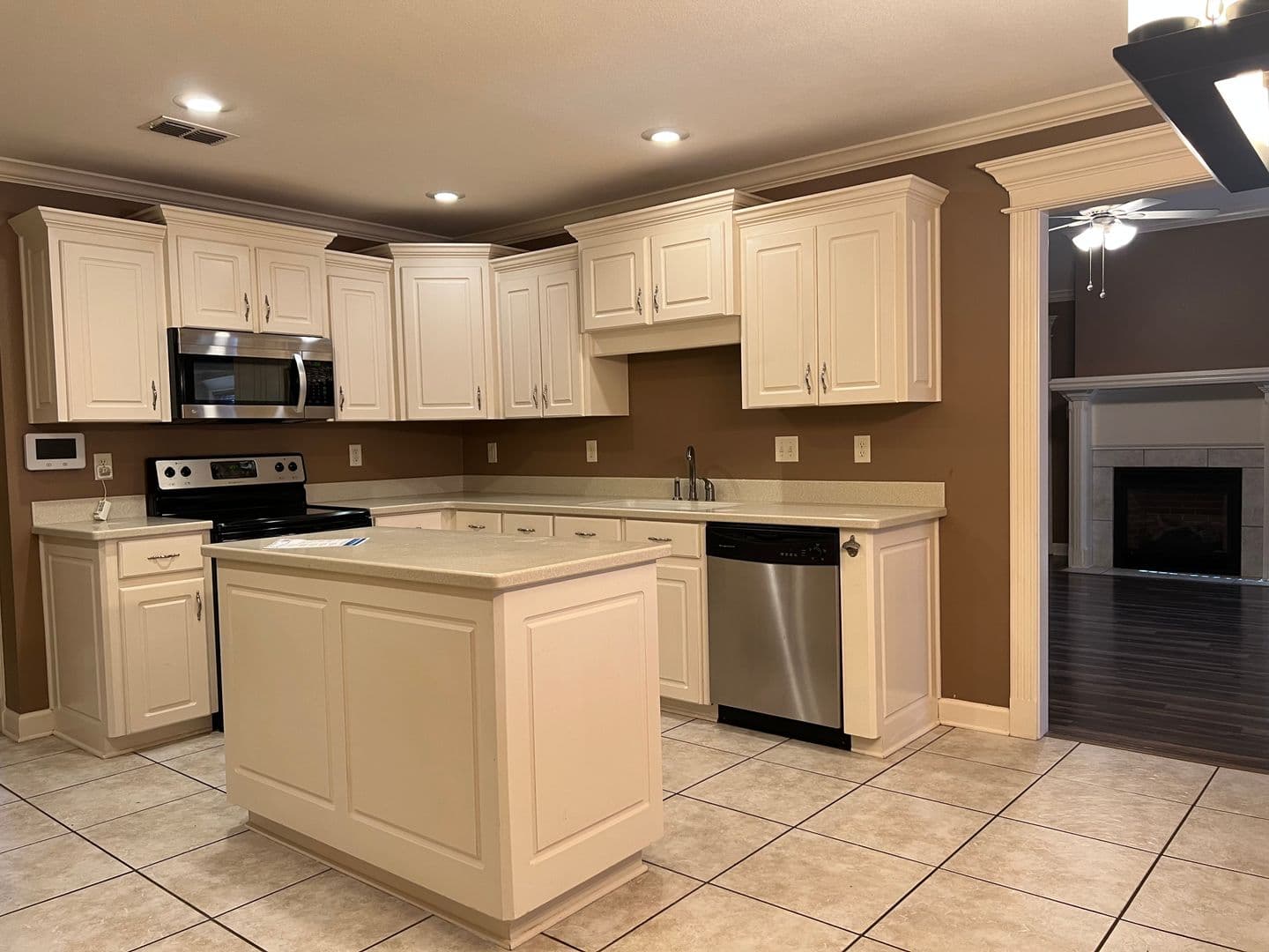 Cabot House: 74 Lakeland Dr.