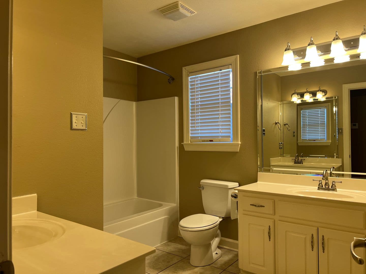 Cabot House: 74 Lakeland Dr.