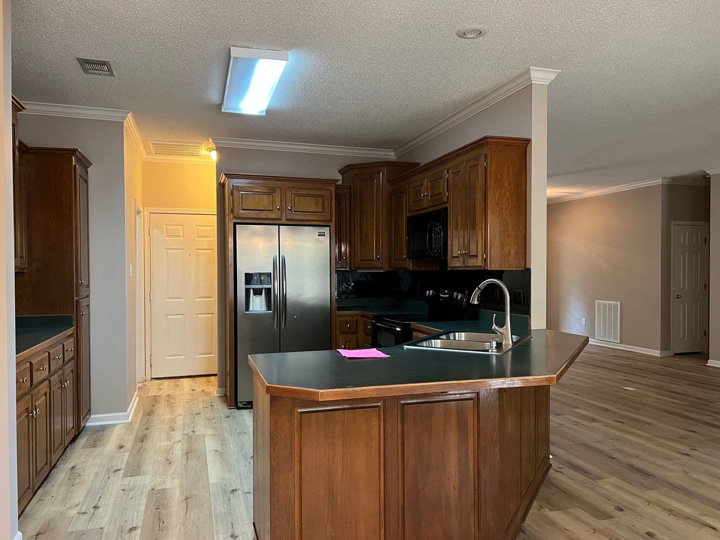 Benton House: 2406 Oakbrook Cove