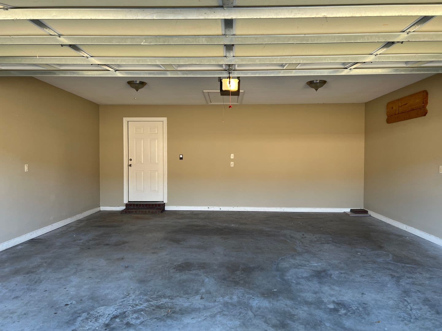 Cabot House: 74 Lakeland Dr.