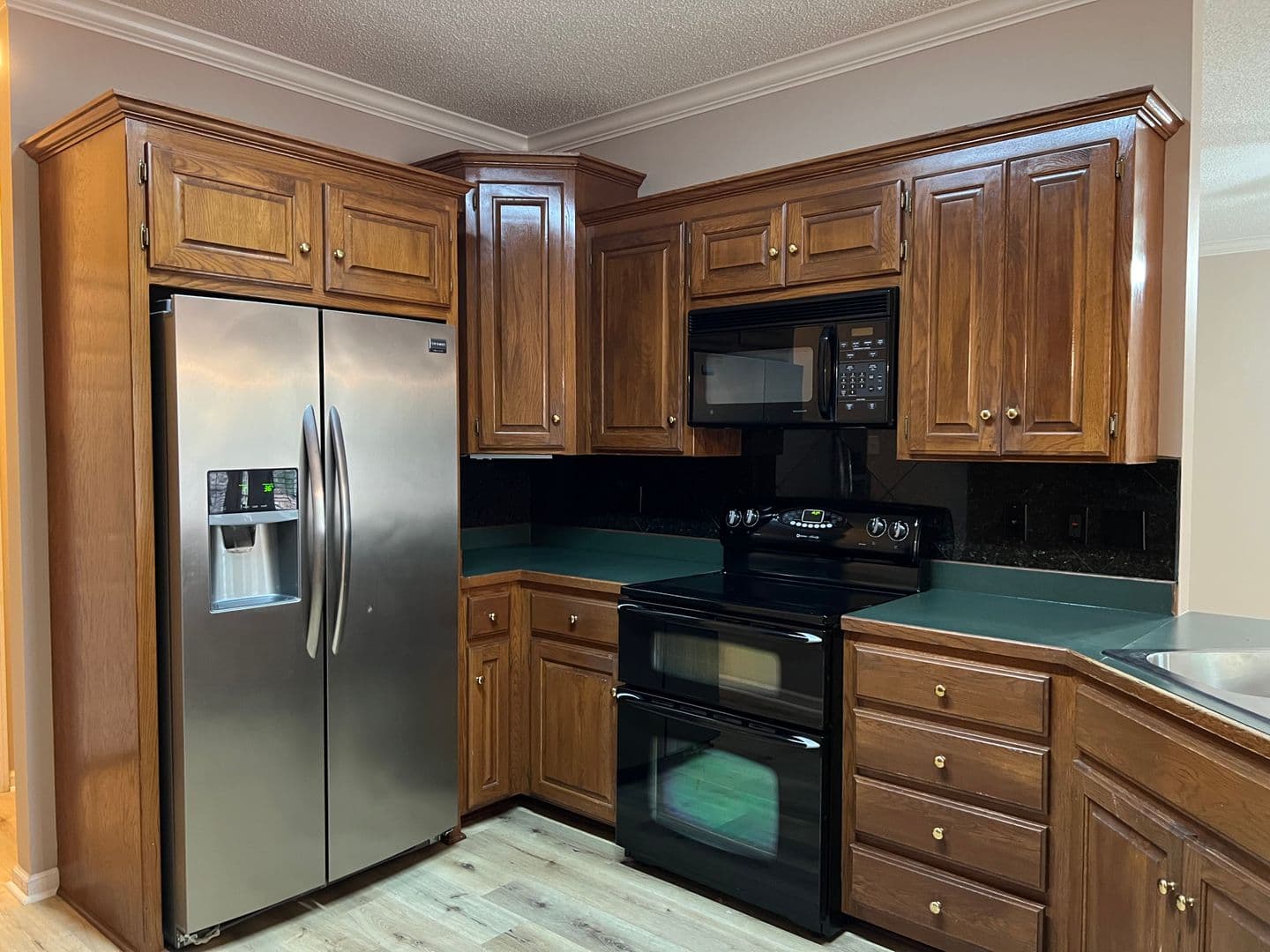 Benton House: 2406 Oakbrook Cove