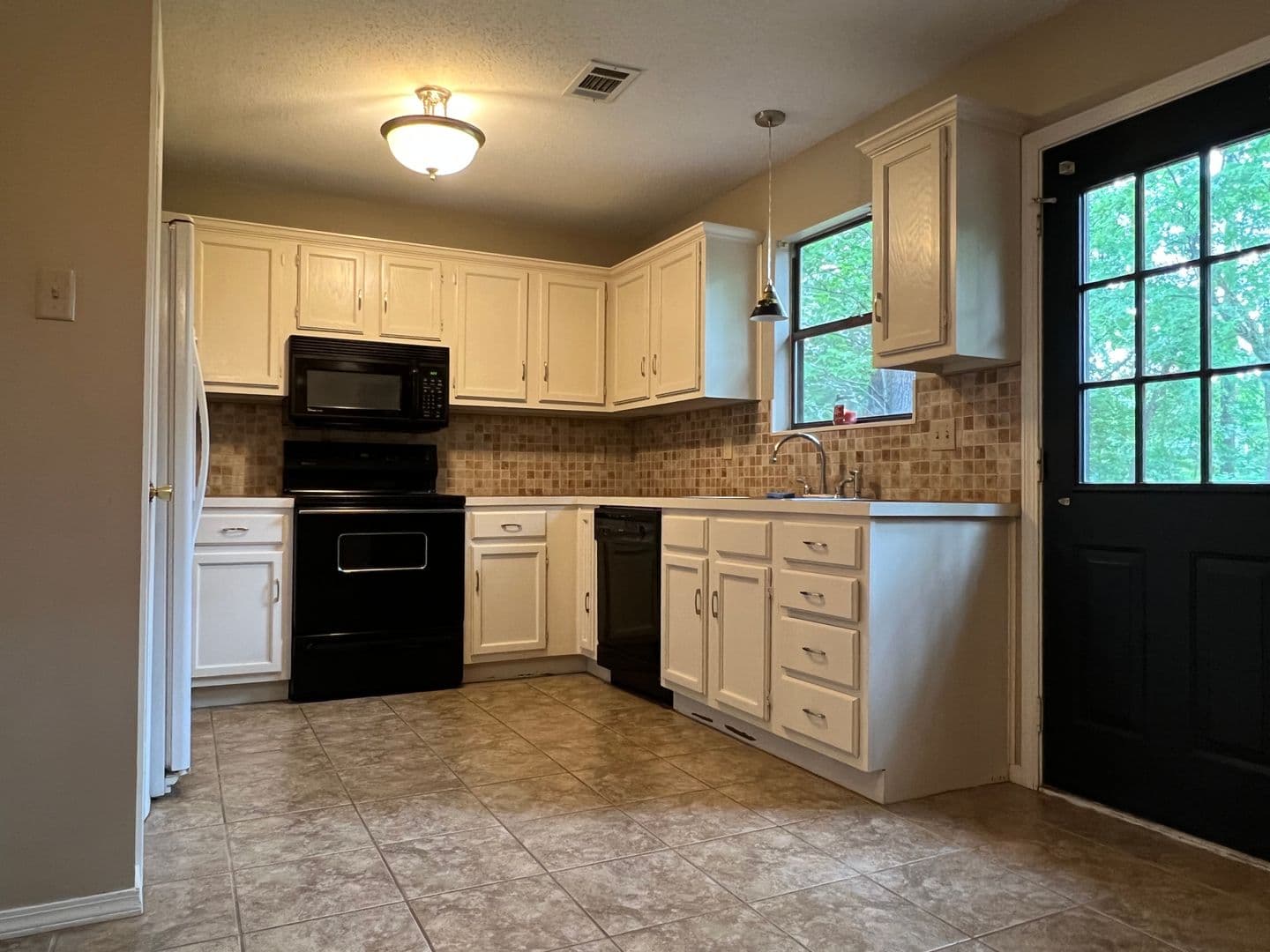 Maumelle House: 127 Rolling Oaks DR
