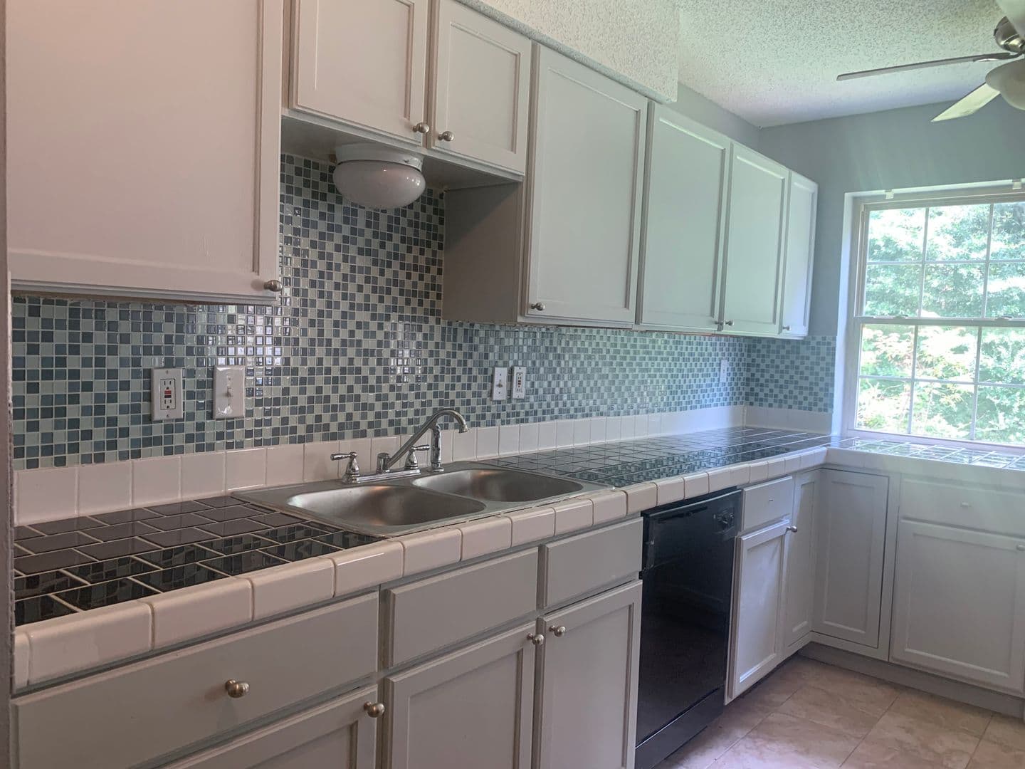 Sherwood House: 20 Creekdale Dr