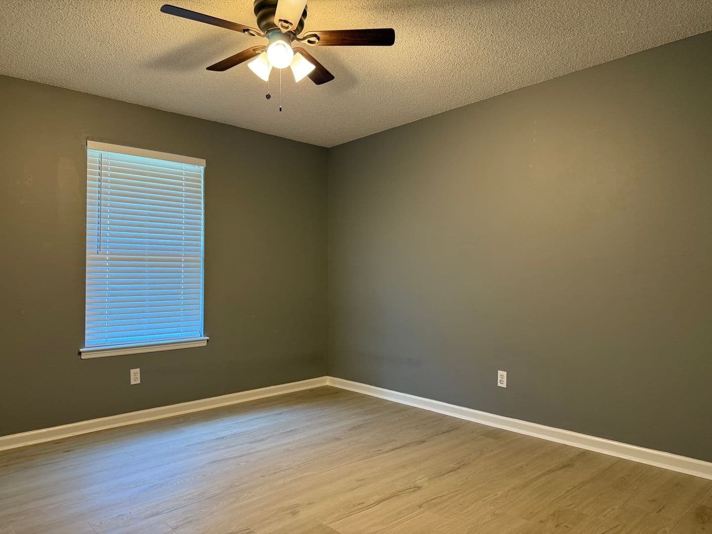 Little Rock House: 5 Flourite Cove