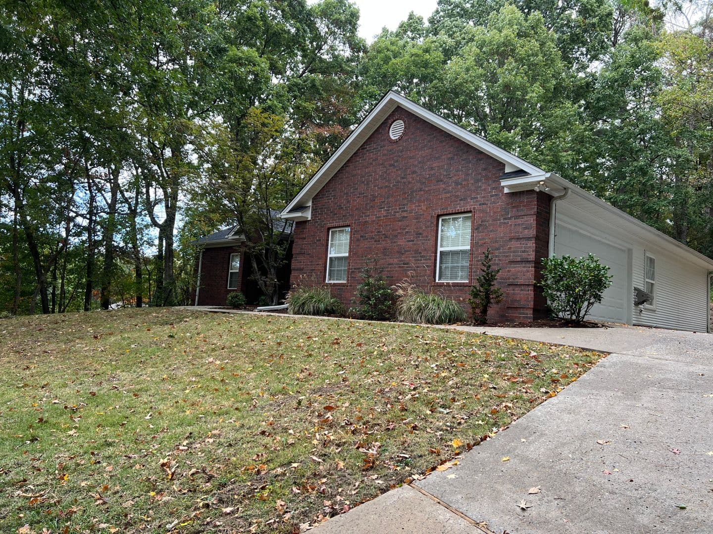Benton House: 2406 Oakbrook Cove