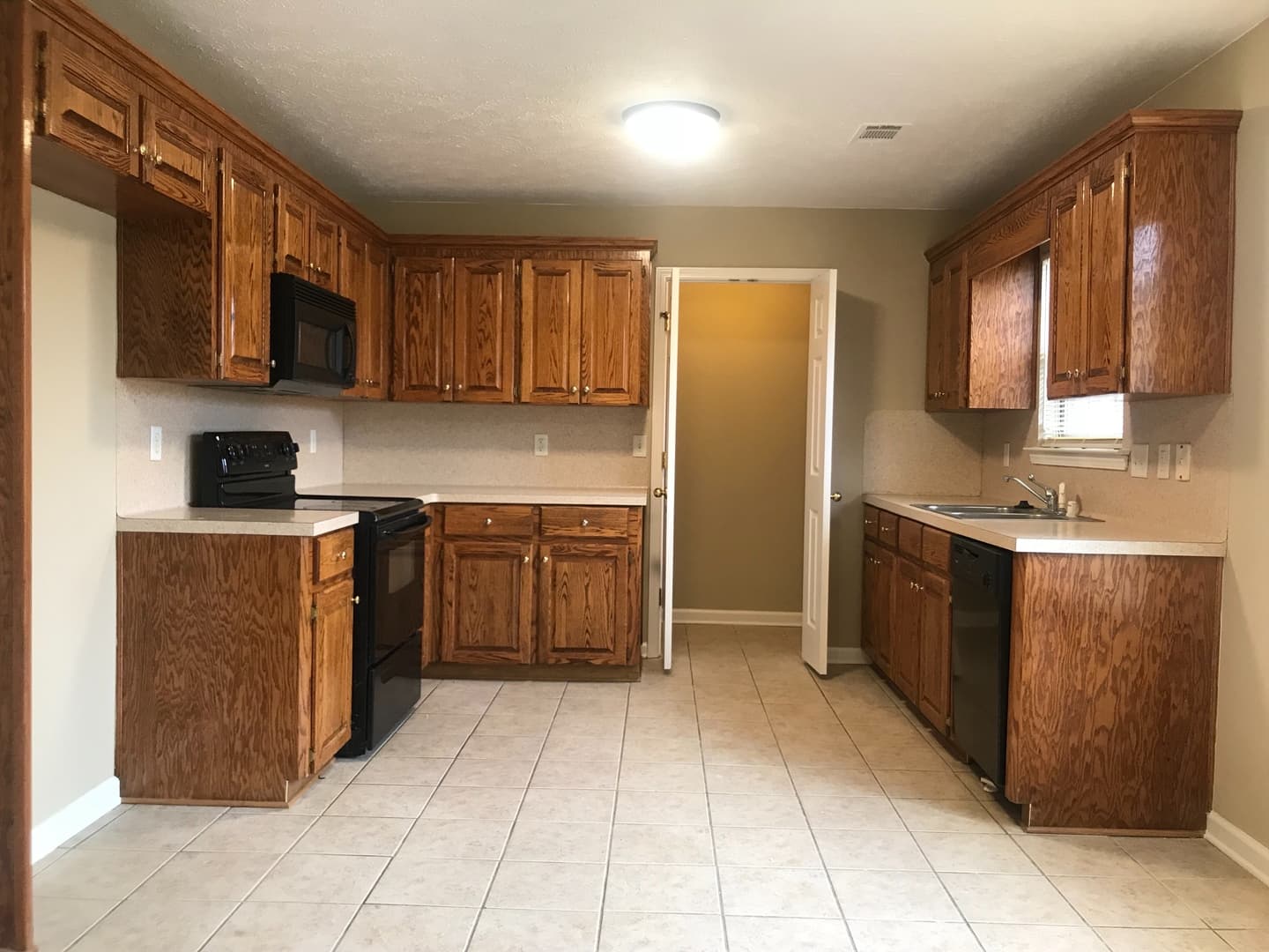 Cabot House: 16 Mustang Dr.