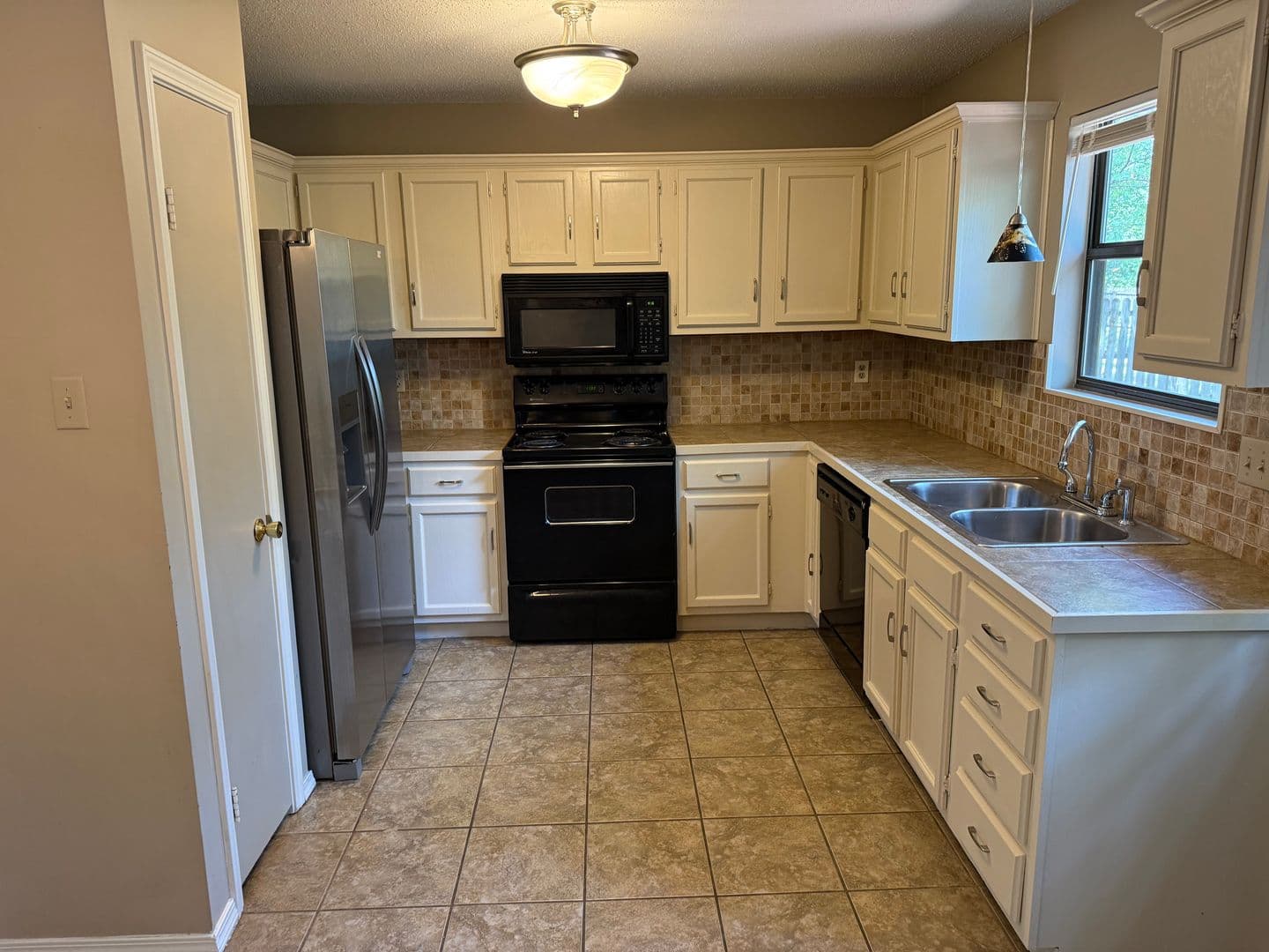 Maumelle House: 127 Rolling Oaks DR