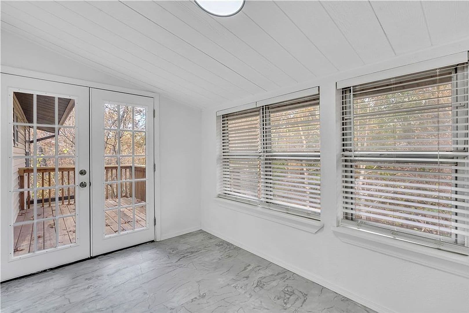 Bella Vista House: 2  Sutton Lane