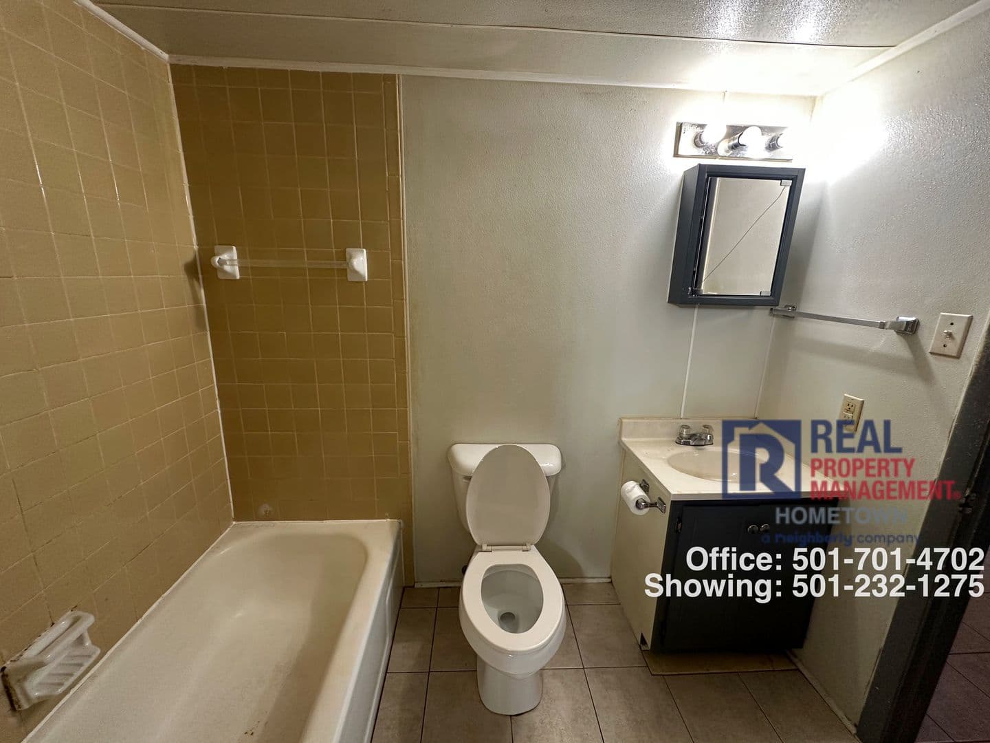 Hot Springs Apartment: 407 Ashland Street
