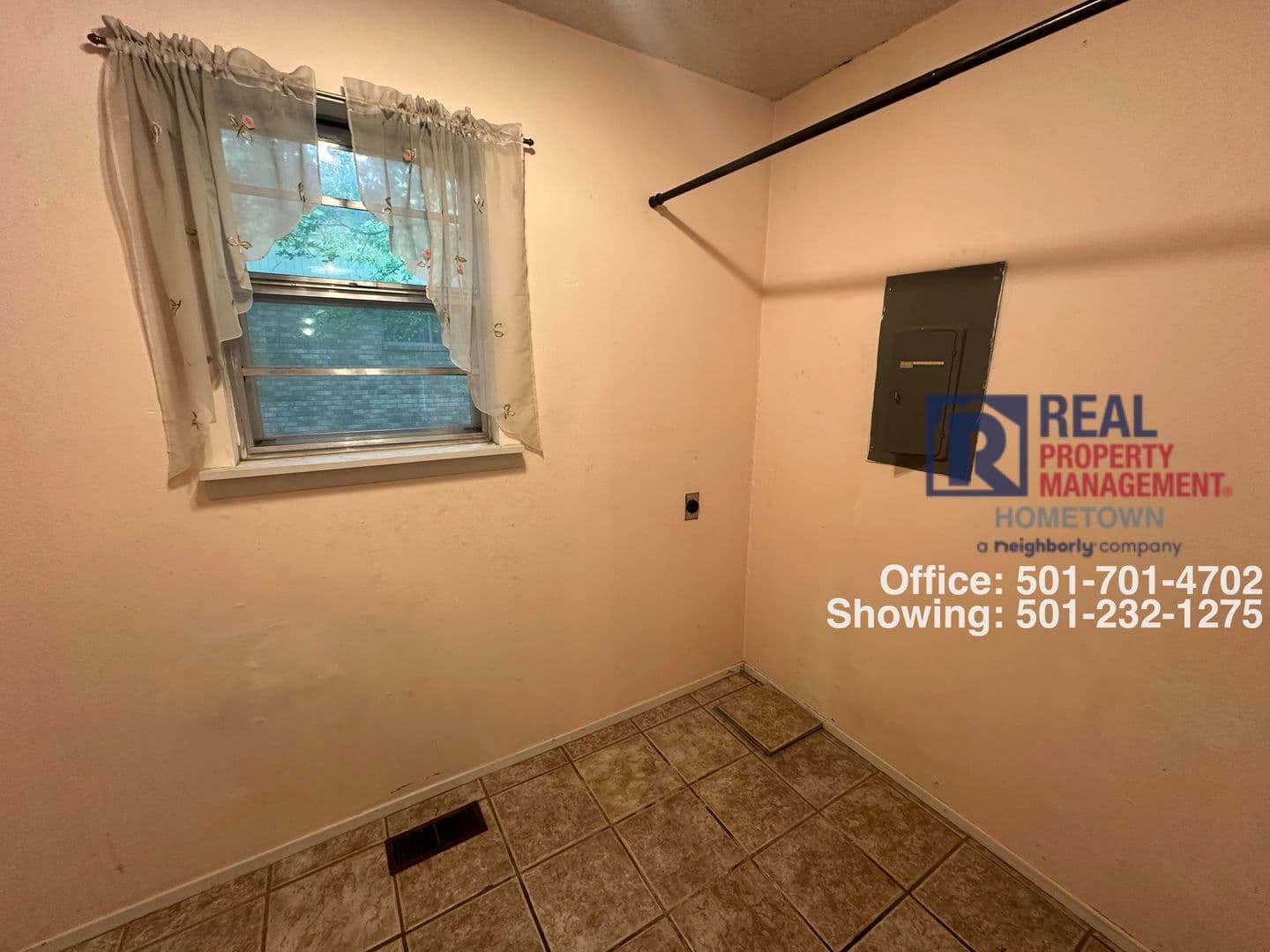 Hot Springs House: 110 Robinwood  st