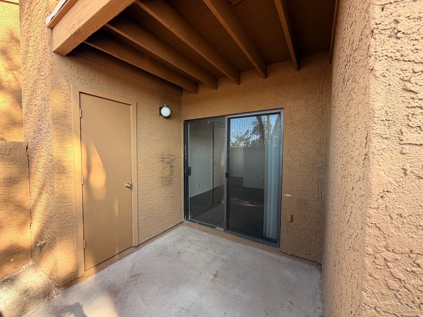 Tempe Apartment: 825 S. River Drive