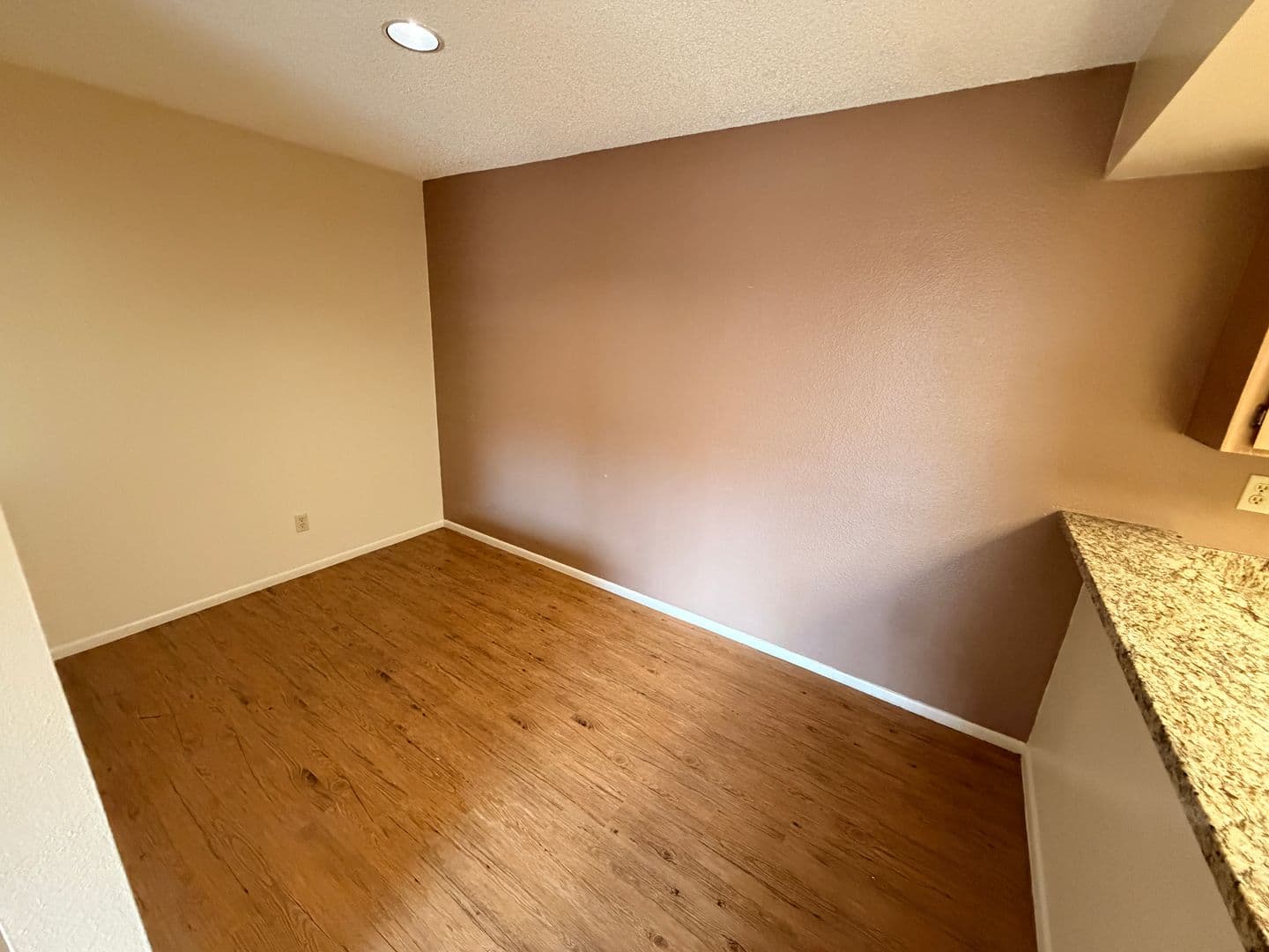 Tempe Apartment: 825 S. River Drive