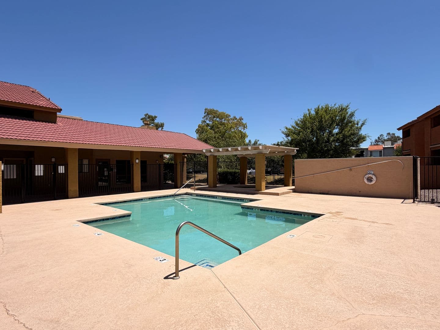 Tempe Apartment: 825 S. River Drive