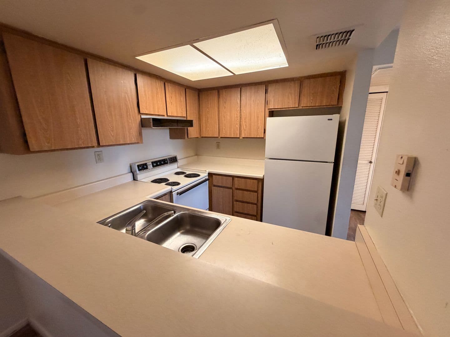 Tempe Apartment: 825 S. River Drive