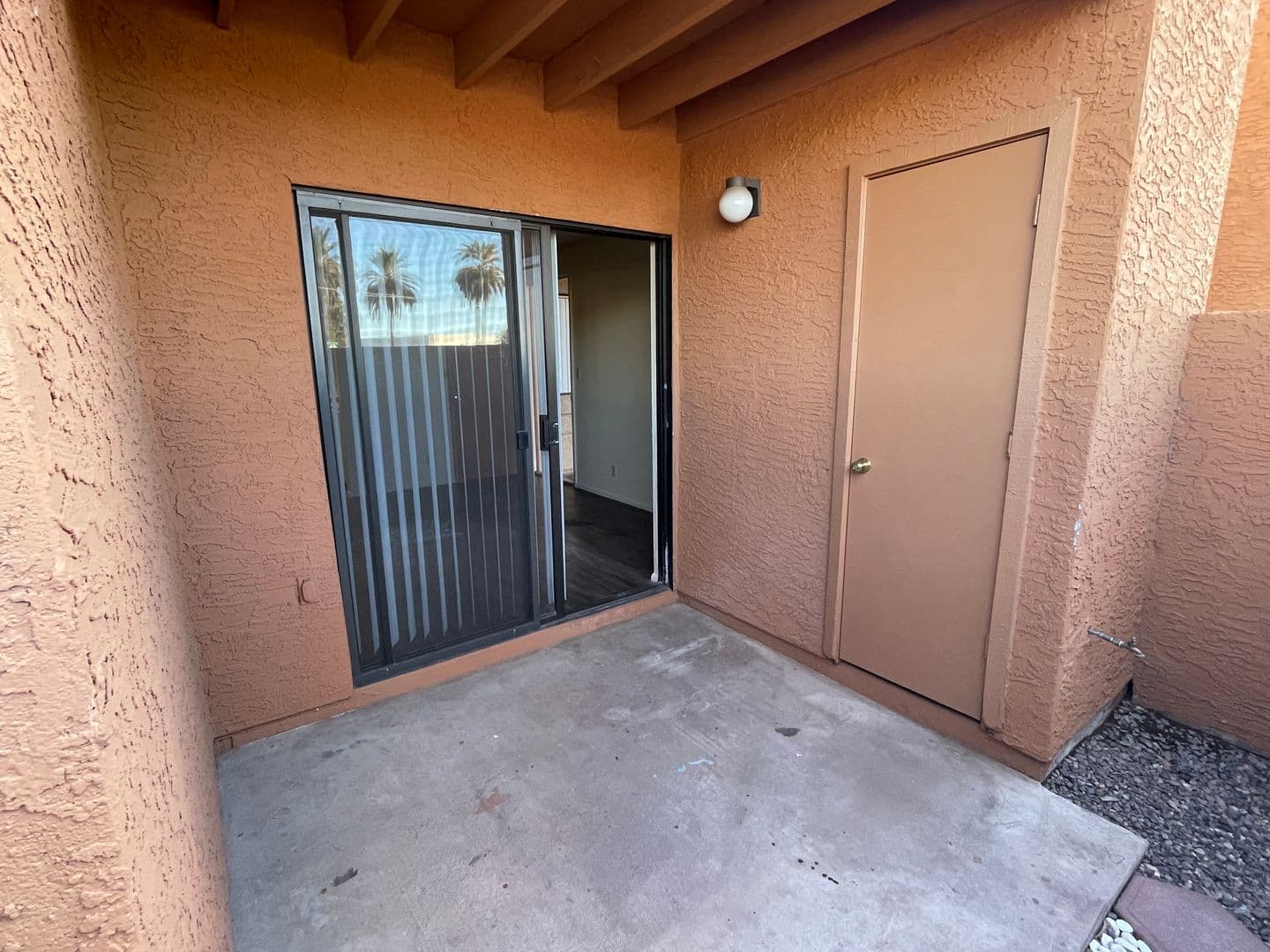Tempe Apartment: 825 S. River Drive