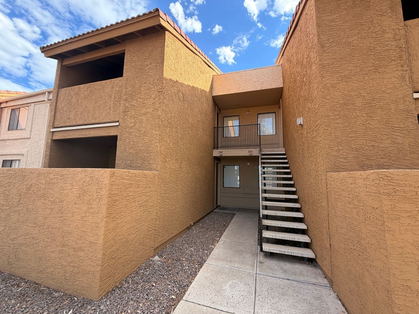 Tempe Apartment: 825 S. River Drive