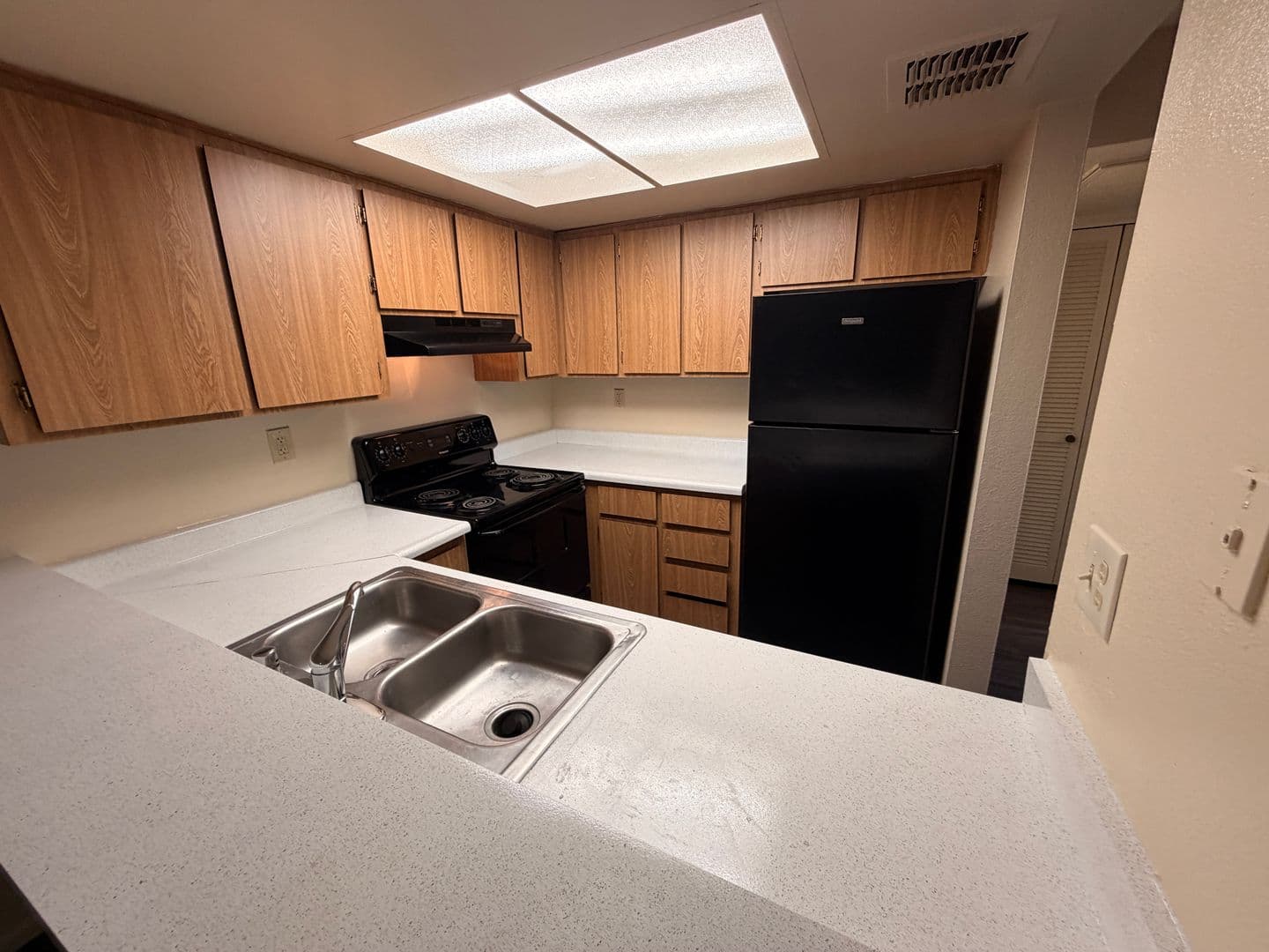 Tempe Apartment: 825 S. River Drive