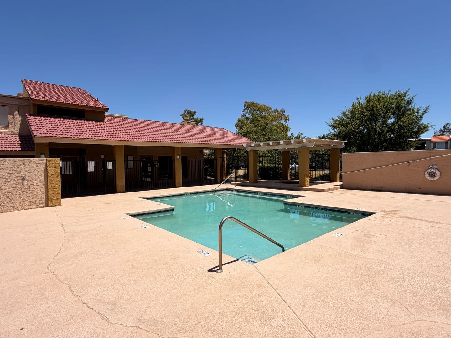 Tempe Apartment: 825 S. River Drive