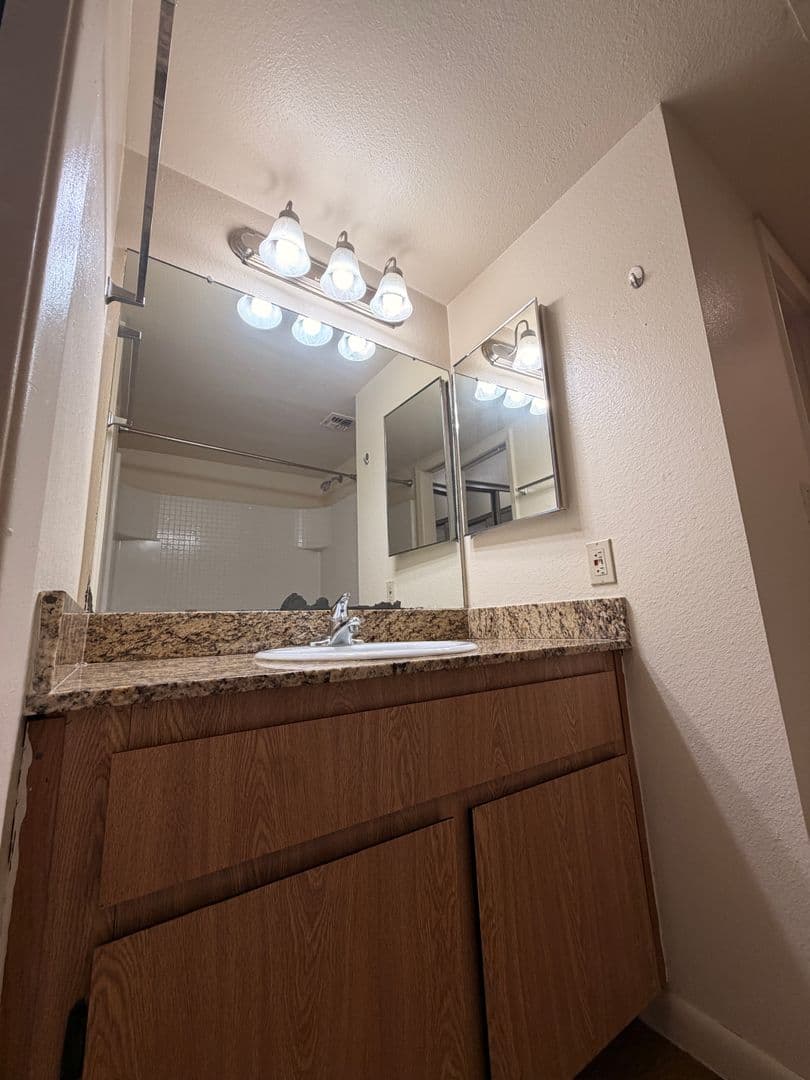 Tempe Apartment: 825 S. River Drive