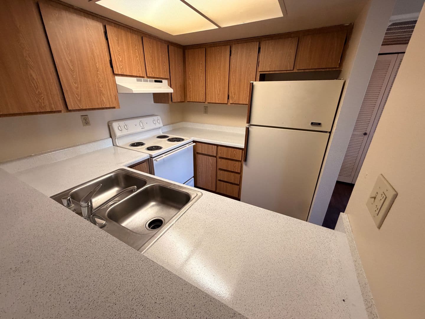 Tempe Apartment: 825 S. River Drive