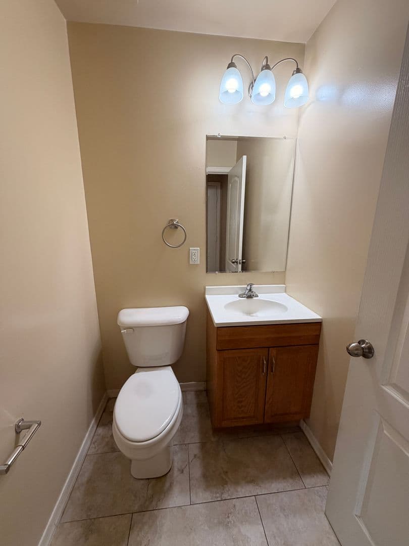 Phoenix Townhome: 17402 N 19th Ave