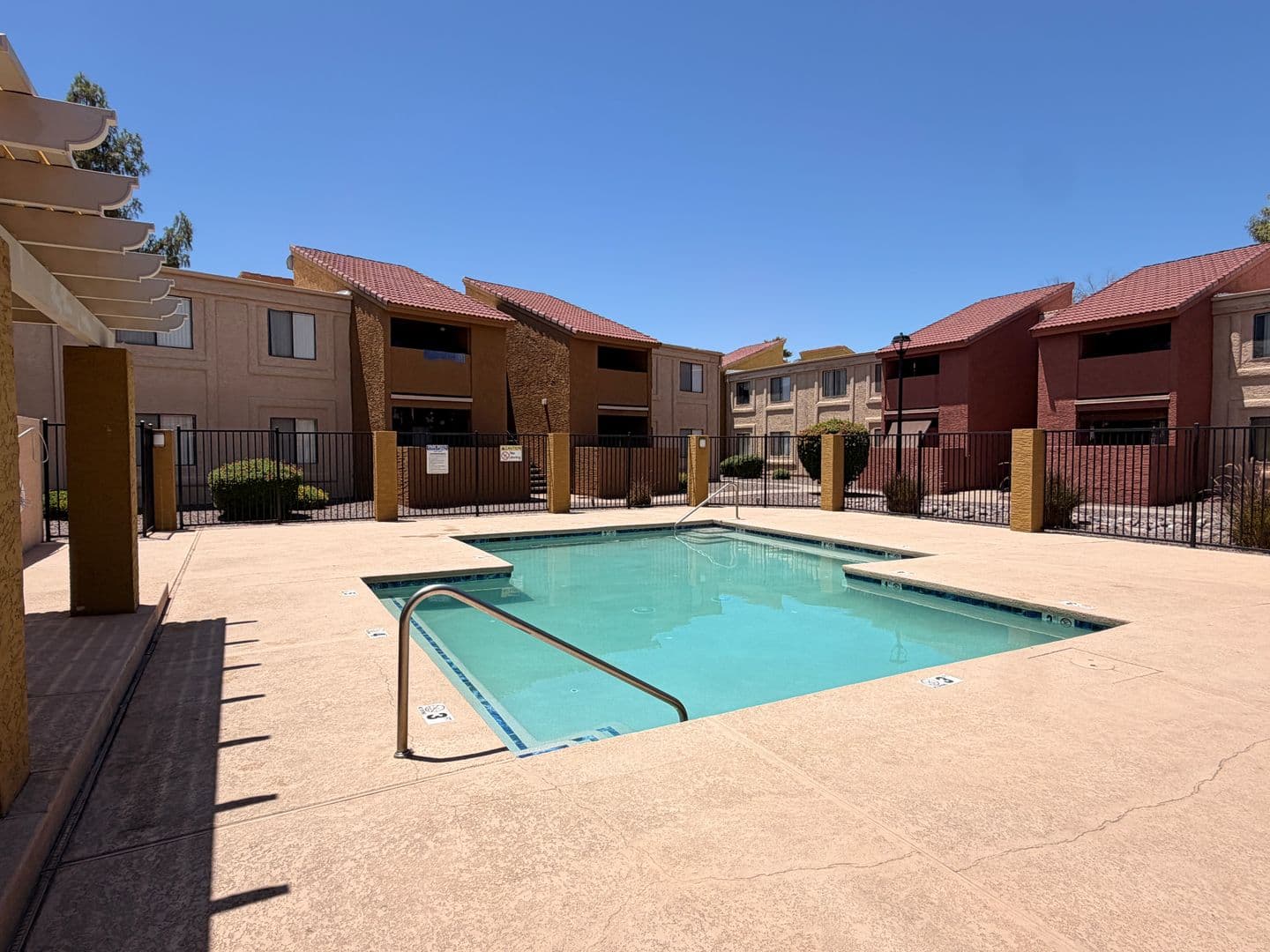 Tempe Apartment: 825 S. River Drive