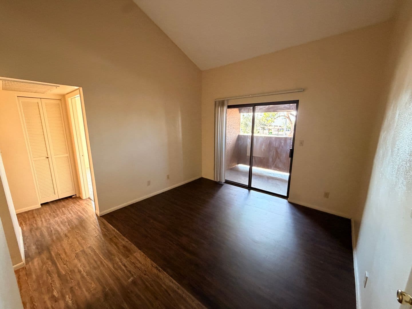 Tempe Apartment: 825 S. River Drive
