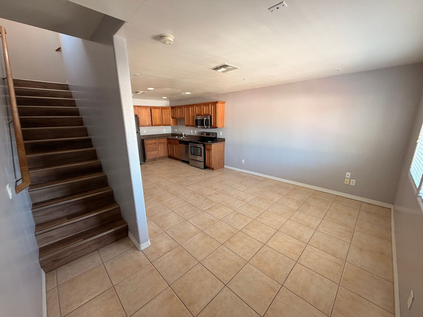 Phoenix Townhome: 17402 N 19th Ave