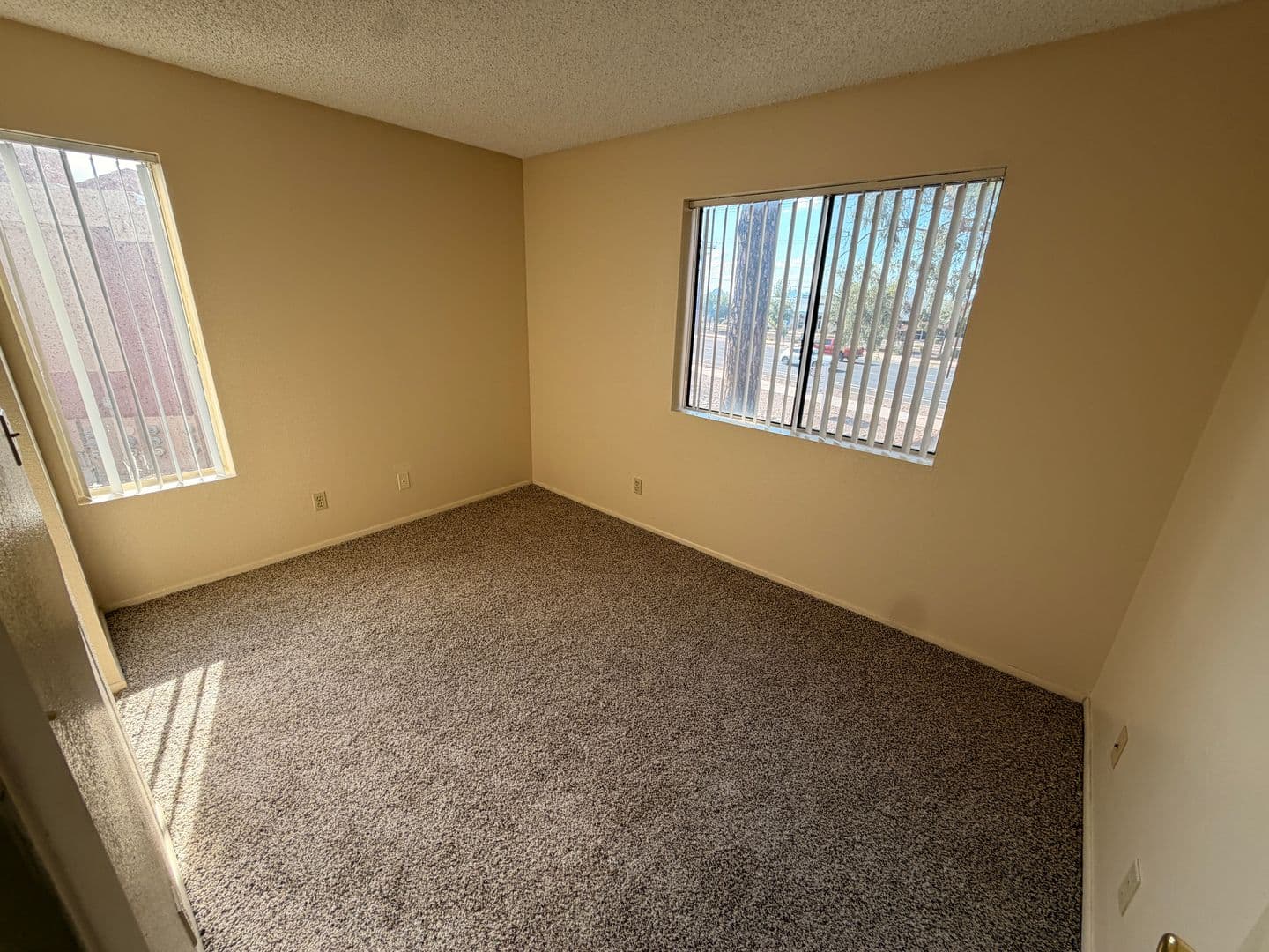 Tempe Apartment: 825 S. River Drive