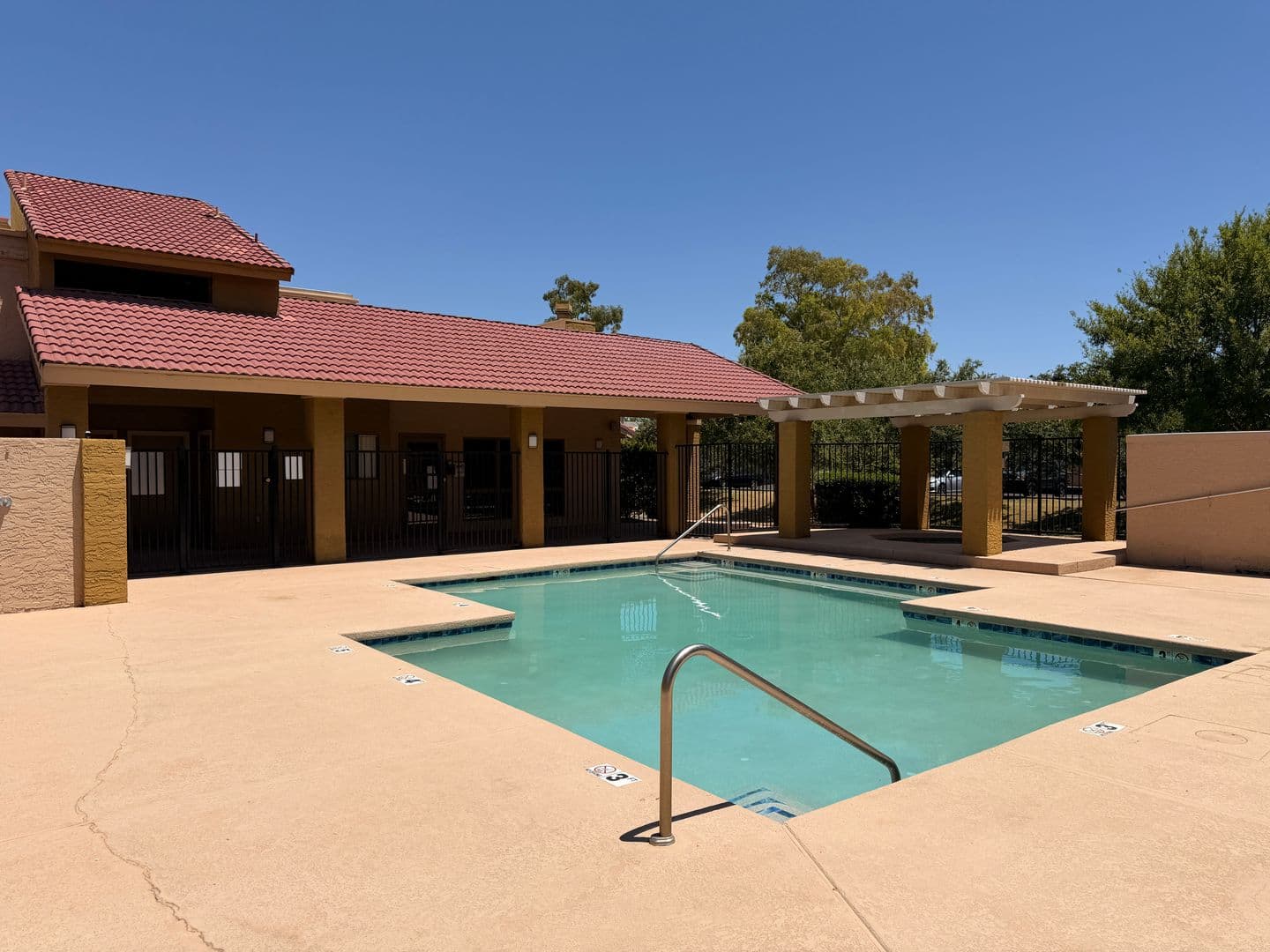 Tempe Apartment: 825 S. River Drive