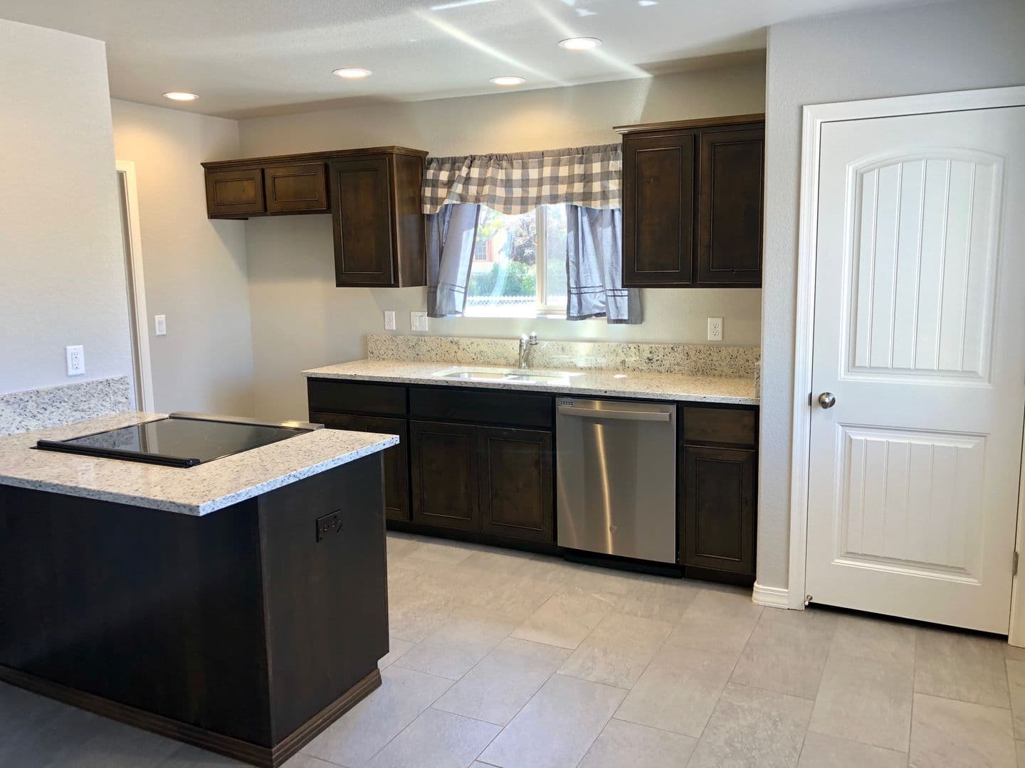 Kingman House: 3303 E Devlin Ave