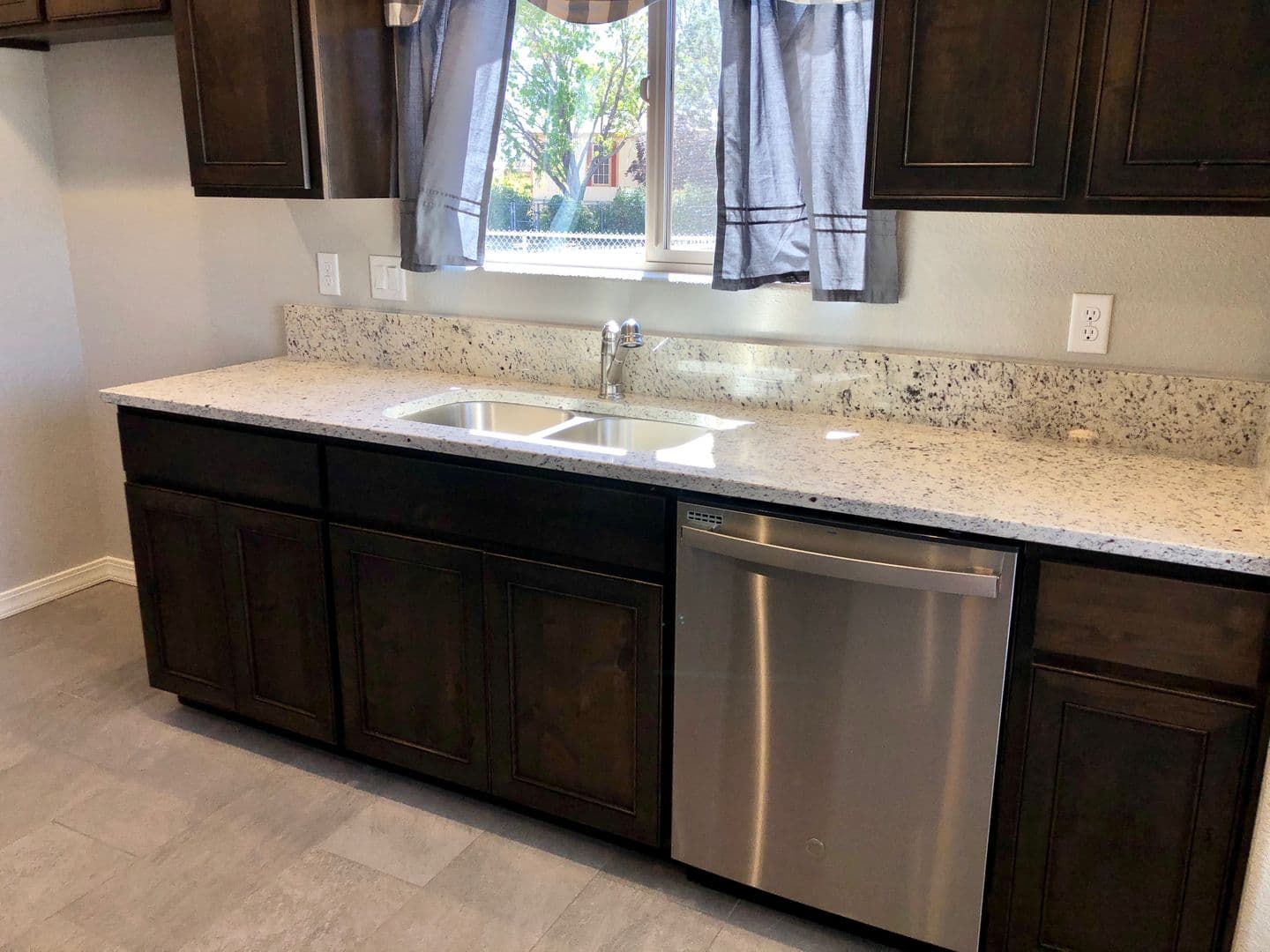 Kingman House: 3303 E Devlin Ave