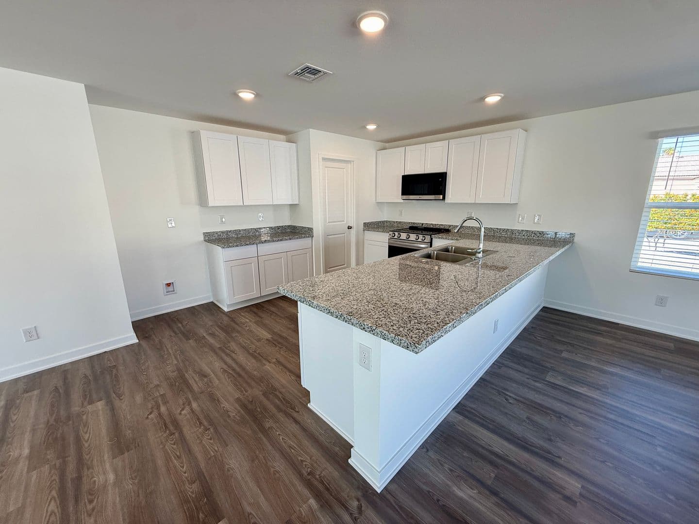 Fort Mohave House: 1976 Fairway Pl.